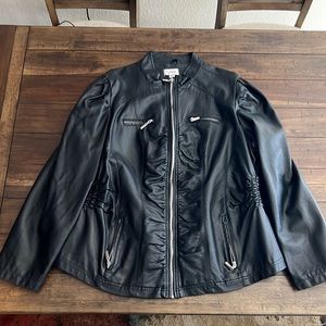 AVENUE BLACK SIZE 22/24 FAUX LEATHER JACKET